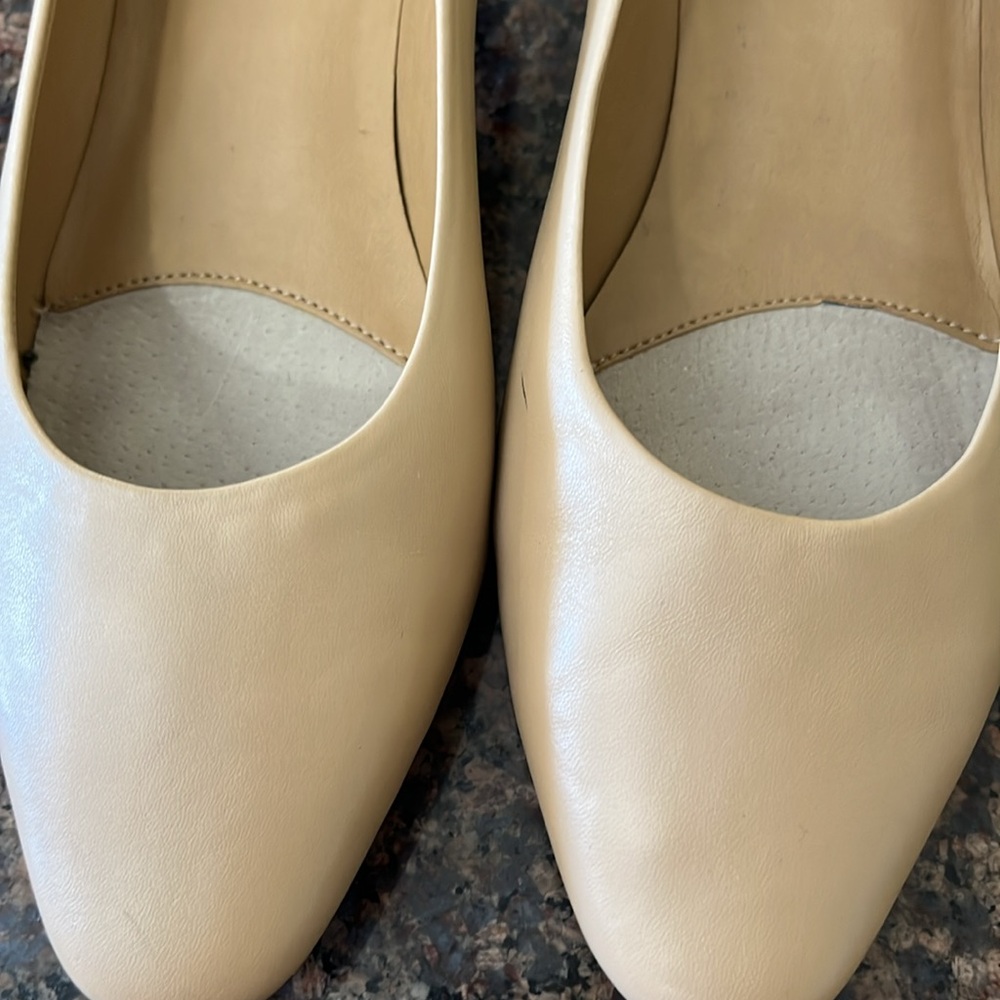 Vaneli Cream Block Heel Pumps Timeless Elegance - Picture 5 of 7